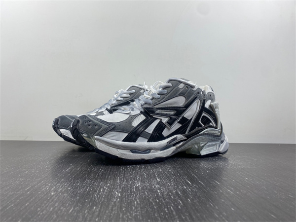 7.5 Balenciaga