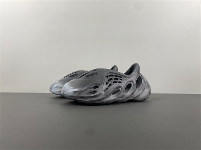YZY FOAM RUNNER MX "Granite" IE4931 97