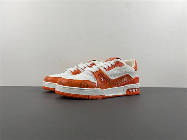 Louis Vuitton LV traineR 15