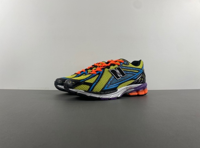 New Balance 1906R   M1906RDS
