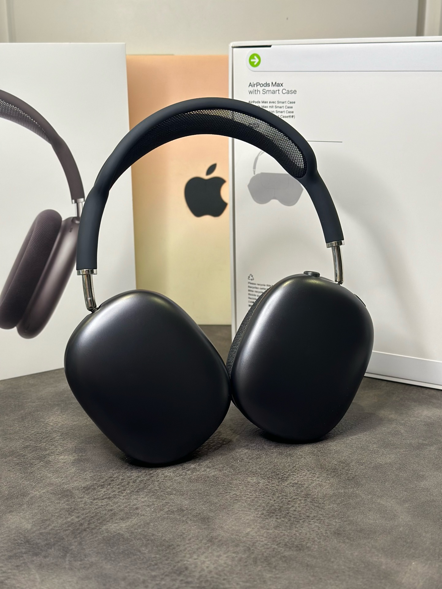 AirPods Max (black)