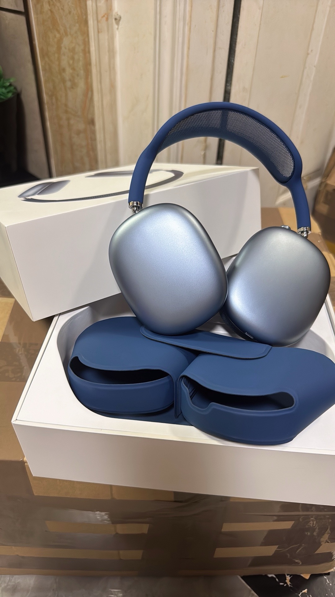 AirPods Max (blue)