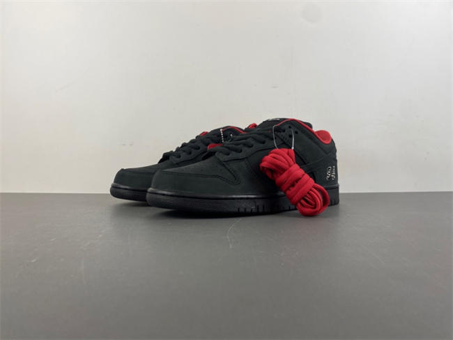 Supreme x Nike SB Dunk Low “Black/Red”